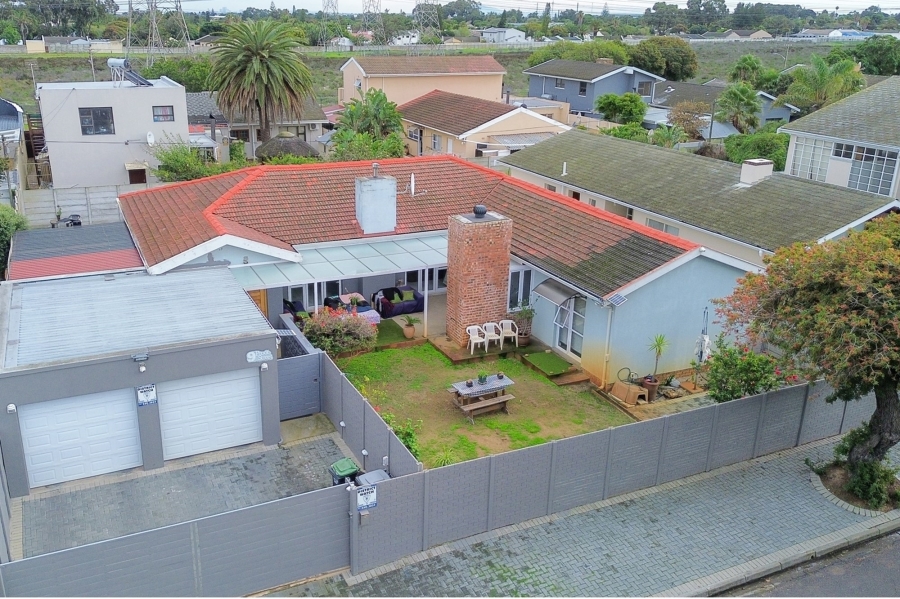 To Let 4 Bedroom Property for Rent in Monte Vista Western Cape